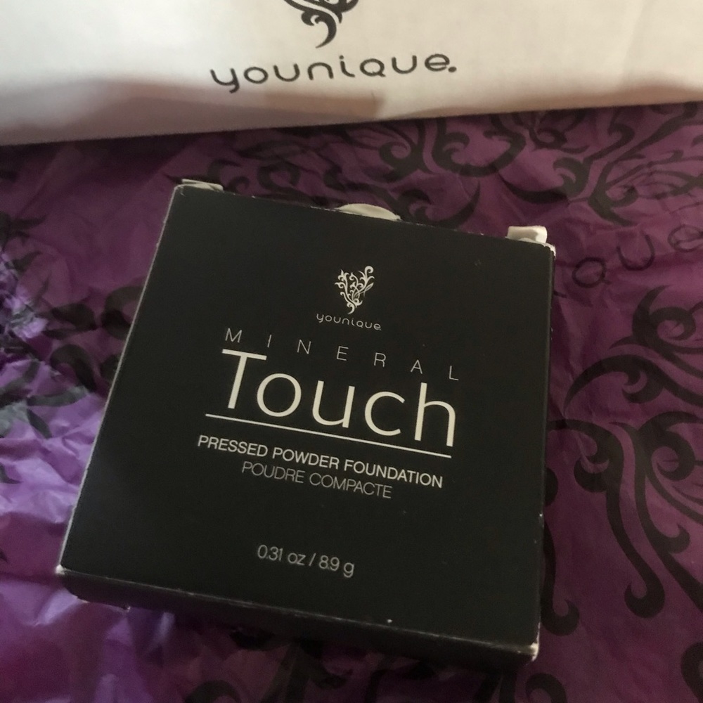 Pressed powder velour